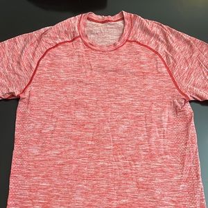 Euc Lululemon Mens Metal Vent short sleeve size xs